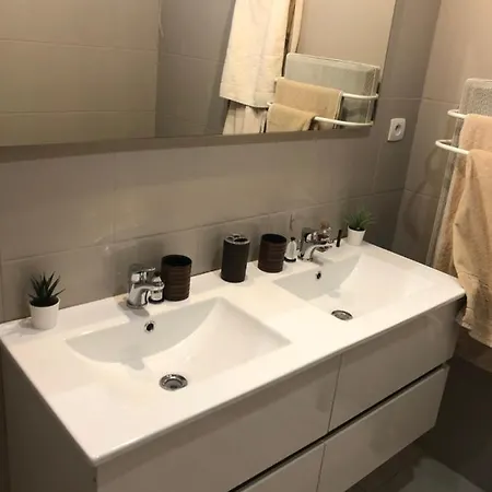 , Le Calme Proche De La Apartman